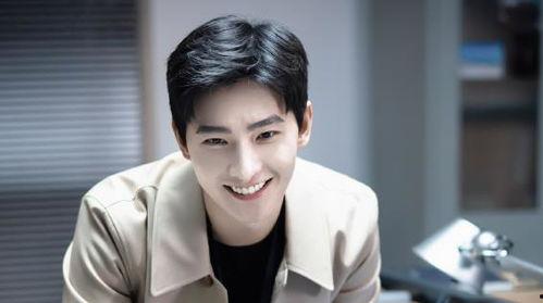 杨洋新剧吃瓜,揭秘幕后故事，明星生活大揭秘