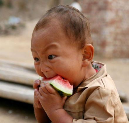 吃瓜小男,吃瓜小男生的趣味生活点滴