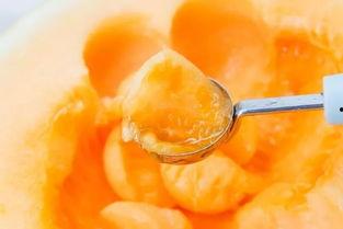 吃蜜瓜的勺子,品味夏日清凉的甜蜜瞬间